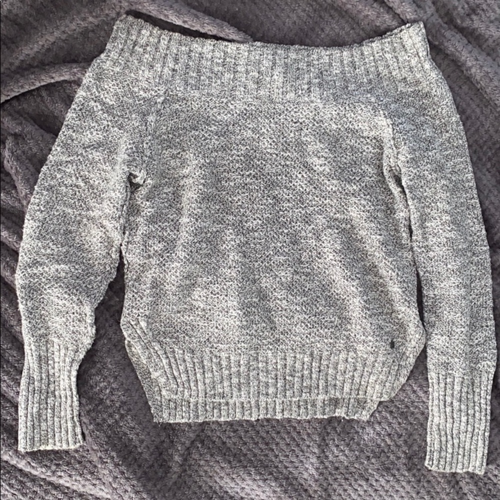 Off the shoulder Hollister sweater!